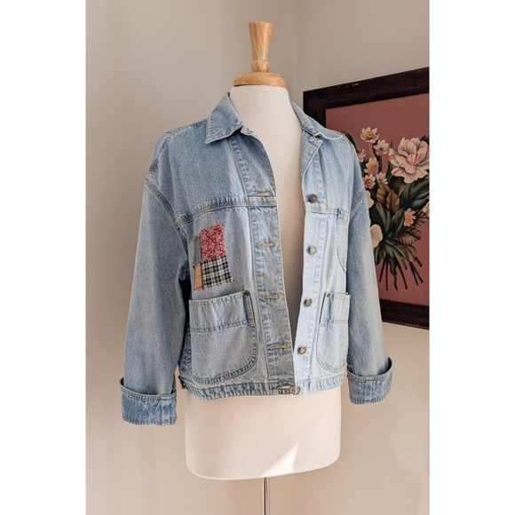 Reworked 90s LizWear Denim Jacket with Antique Floral Quilt Patch Applique - Picture 4 of 15